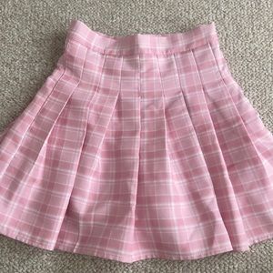 pink pleated skirt